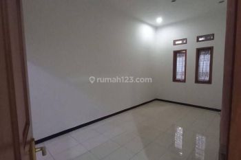 DISEWAKAN / kontrak rumah tinggal 2 lt minimalis di Turangga Bandung lingkungan