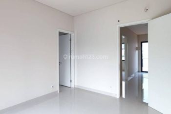 Rumah 2 lantai lokasi strategis Rumah 2 Lantai SHM Baru