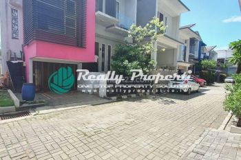 Rumah 3 Lt Bisa Untuk Kantor Posisi Hook di Setu Cipayung Jaktim