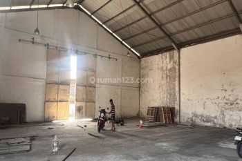 Gudang Di Gatot Subroto Barat, Disewakan Tahunan Lengkap Dengan IMB Dan SHM