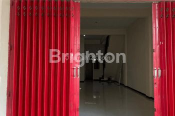 RUKO 3 LANTAI DI RAYA WIYUNG ADA SPACE KOSONG UNTUK GUDANG