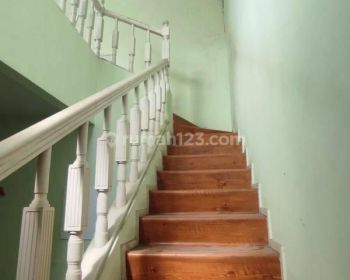 Sty, Dijual Rumah di Taman Cendana Golf Lippo Karawaci