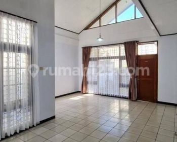 Rumah Strategis Bagus di Babakan Jeruk Sayap Pasteur Bandung