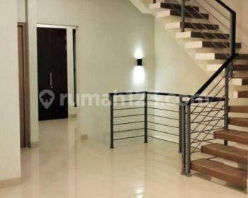 Rumah di Sunter Bisma, Jakarta Utara. Tipe 6x15, Shm, 3.5 Lantai