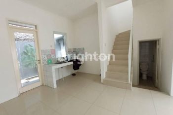 RUMAH DI DE BOTANICA CIMAHPAR BOGOR BAGUS DAN LUAS