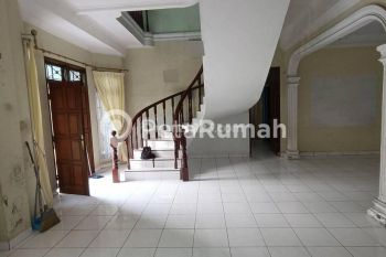 Villa Jalan Gladiul Komplek Griya Riatur Indah