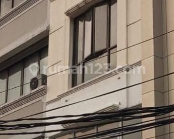 Ruko di Blok M, Jakarta Selatan Ukuran 25x4,5 360m Baru HGB