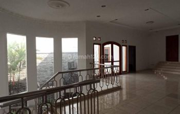 Rumah bagus 2 lantai SHM di Mekar Wangi Bandung