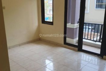 Rumah 2 lantai di City Resort disewa cepat dan murah