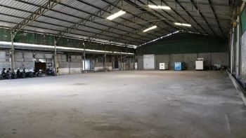 Gudang di Jalan Solo km.11