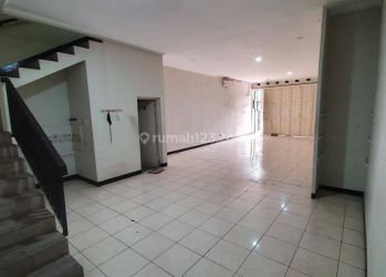 Ruko Bagus 3 Lantai Siap Pakai Strategis di Komplek Inhoftank