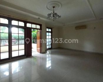 Rumah Pondok Indah, Jakarta Selatan, 2 Lantai - SHM