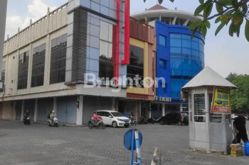 RUKO HOOK 3 LANTAI SATELIT TOWN SQUARE LOKASI CIAMIK DEKAT POS SATPAM PARKIRAN