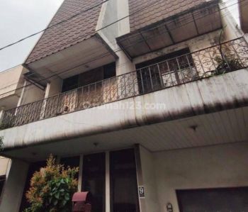 Rumah Bagus Jual Cepat 5BR di Pusat Kota Bandung