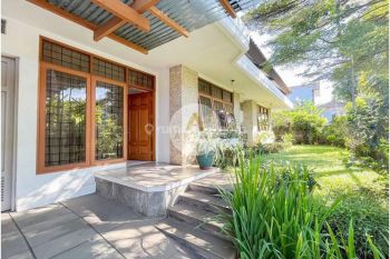 Rumah siap huni di istana Regency Pasteur kota Bandung