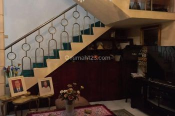 Rumah Lama Layak Huni Selangkah ke SCBD Kebayoran Baru Jakarta Selatan