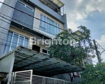 RUMAH MEGAH EMPAT LANTAI DI KELAPA NIAS KELAPA GADING