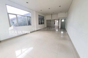 Ruko di Cihampelas, Bandung 180 m Bagus Sertifikat Hak Milik