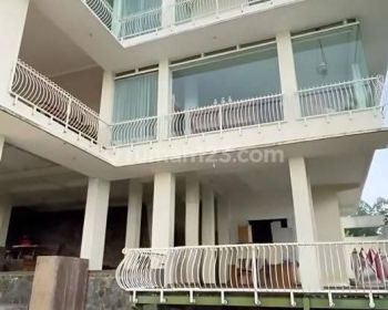 Dijual Rumah Megah, di Dago, Bandung