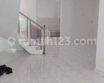 Di sewakan Rumah di Muara karang 2 Lantai SHM Bagus Timur blok favorite