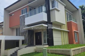 Rumah mewah di kawasan Elite BSD City, The Green, Baru dibangun, poisi hoek