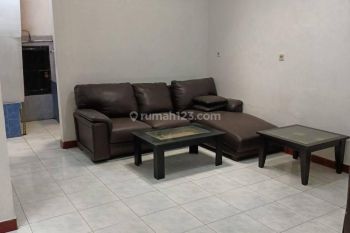 Rumah Disewa Apik Siap Huni Semi Furnished di Kembar