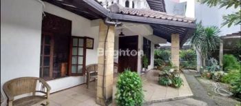 RUMAH DAN KOSAN DI PANCORAN JAKARTA SELATAN 2 LANTAI HALAMAN RUMAH LUAS