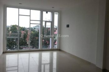 Ruko Cocok Untuk Usaha di Area Ramai Surya Sumantri, Bandung