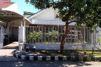 Rumah Lama Hitung Tanah di Darmo Permai Selatan