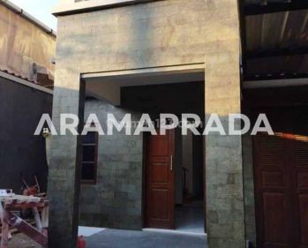 Jual Rumah Minimalis 4 Kamar Balkon Taman Gazebo Renon Densel