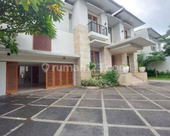 Brand New Rumah Modern Tropikal di Kemang