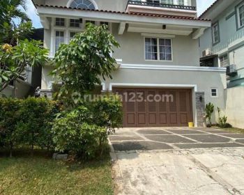 disewakan rumah dilengkapi dengan furnished dan kolam renang lomasi