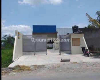 Gudang di area industri