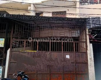 Chandra Rumah 2.5 Lantai Uk 5x17m Lokasi Bagus di Jelambar