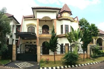 Rumah Mewah Furnished Di Istana Dieng, Malang