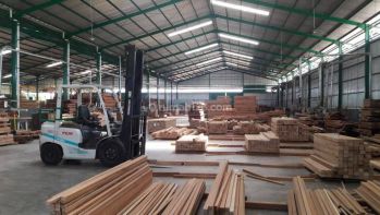 Pabrik kayu Aktif, Raya Cerme gresik lengkap dengan mesin dan Hoist