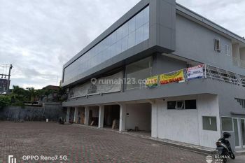 Ruko Baru Dijual Lokasi di Jalan Utama, Area Kuta