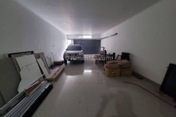 Ruko Siap Huni Tiga Lantai Kawasan Lodaya