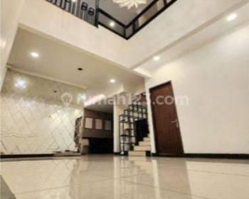 Ruang Usaha Untuk Resto/Kantor Strategis di Jati Padang