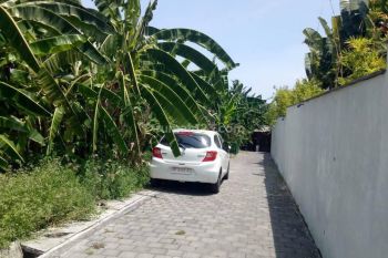 Tanah:1000 M2(10 are ) super langka siap Bangun Di jln semat pantai Berawa Bali