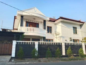 Rumah 2 lantai di jl mayang pondok kelapa