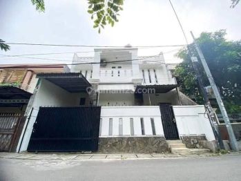 Rumah 2,5 Lantai di Kavling Dki, Meruya , Jakarta Barat