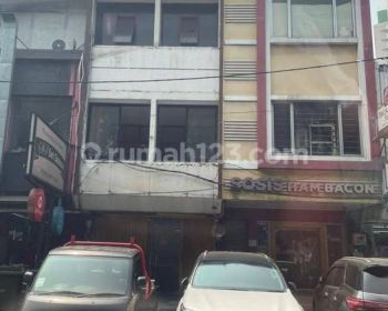 Disewakan Ruko 3,5 Lantai di Area Strategis Kelapa Gading
