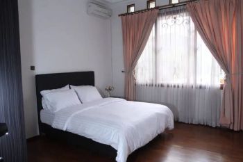 Dijual Rumah Mewah Elegan Ada Kolam Renang di Setiabudi Regency