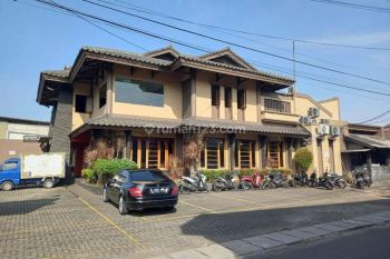 Dijual Rumah Pinggir Jalan 2lantai Cocok Untuk Restoran di Jaksel