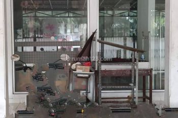 Disewakan rumah usaha jalan raya lebar 4 di kelapa gading permai jakut