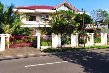 Jual Rumah Bagus Ada Kolam Renang Siap Huni Area Jaksel