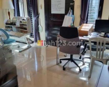 Rumah sangat layak huni 3 Lantai Terawat di Tomang Jakarta barat