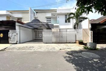 Rumah Siap Huni Di Tebet. Lay Out Luas. Dekat Pusat Bisnis Tebet