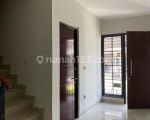 thumbnail-sewa-rumah-minimalis-2-lantai-harga-terjangkau-3